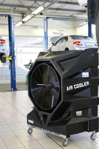 Portable air conditioning FoxAir in an auto repair workshop
