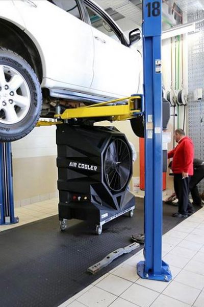 Portable air conditioning FoxAir in an auto repair workshop